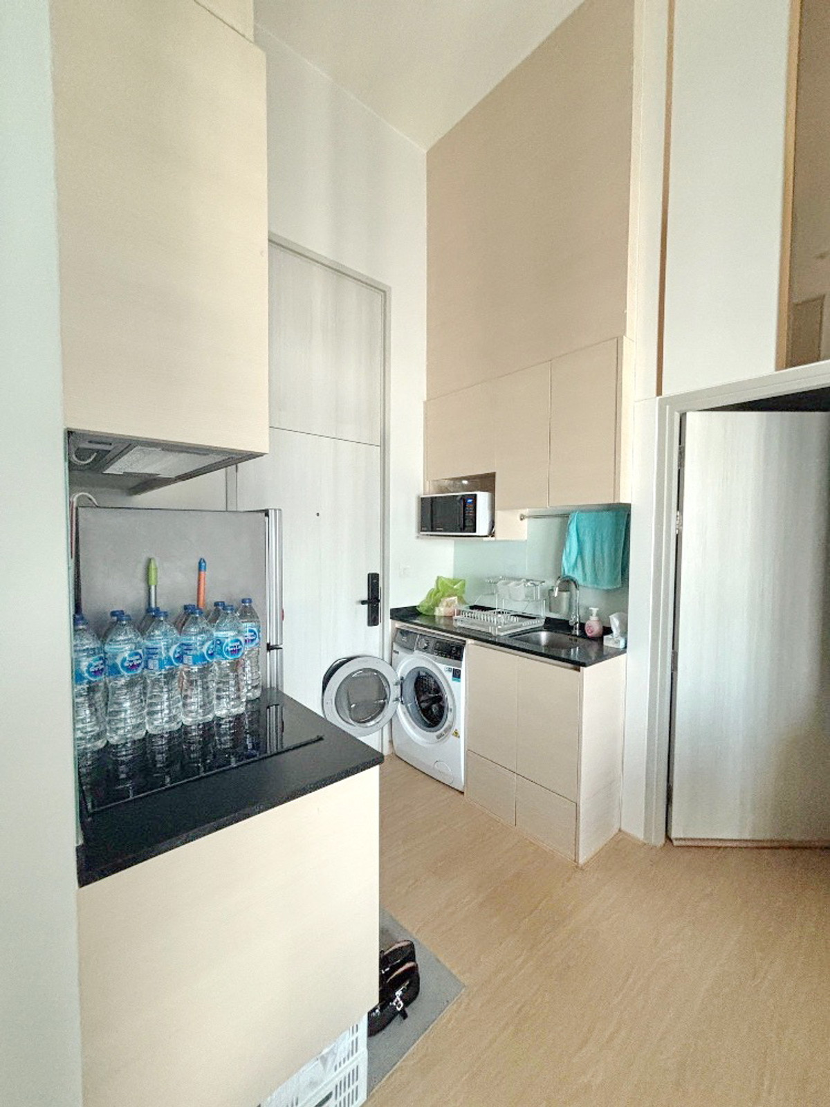 For RentCondoRatchadapisek, Huaikwang, Suttisan : 9774♛Condo for rent, 2 bedrooms♙Noble Revolve Ratchada♜MRT Cultural Center∞099-5919653,065-9423251🜲Line@sureresidence