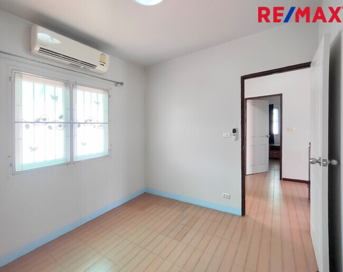 For SaleHousePathum Thani,Rangsit, Thammasat : 2-story detached house, Pruksa Village 2, Rangsit, Khlong 7, next to Lotus, corner house, ready to move in.