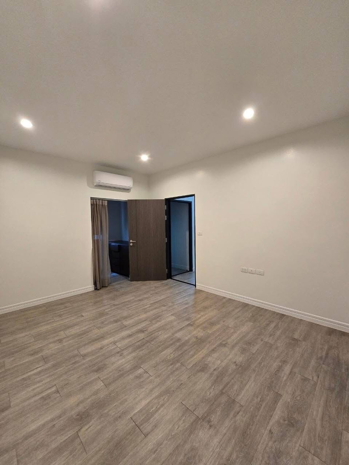 ให้เช่าบ้านปิ่นเกล้า จรัญสนิทวงศ์ : ทาวน์โฮม พรีเมี่ยม โถงสูง6.5เมตร 3ห้องนอน 4ห้องน้ำ ถนนปลายบาง มีแค่ 69 หลังในโครงการเท่านั้น 