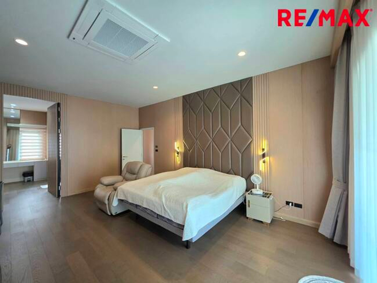 For SaleHousePathum Thani,Rangsit, Thammasat : Single house for sale, Setthasiri Project, Bangkok-Pathum Thani, special price, house age only 1 year.