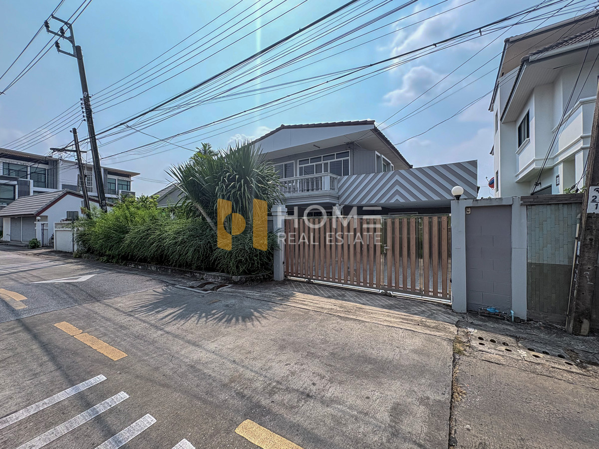 ขายบ้านเกษตรศาสตร์ รัชโยธิน : บ้าน 85 ตร.ว. ติด BTS เสนานิคม เพียง 11 นาที 🚆 บ้านเดี่ยว เสนานิคม 1 ซอย 24 แยก 11-2 / 5 ห้องนอน (ขาย), Detached House Senanikom 1 Soi 24 / 5 Bedrooms (FOR SALE) TPM331