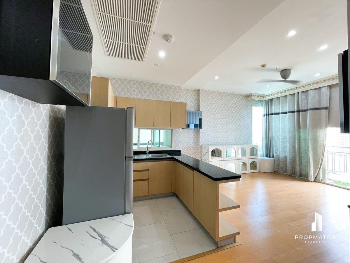 For SaleCondoKasetsart, Ratchayothin : Condo for sale, Wind ratchayothin, beautiful room, near shopping malls and Ratchayothin BTS.