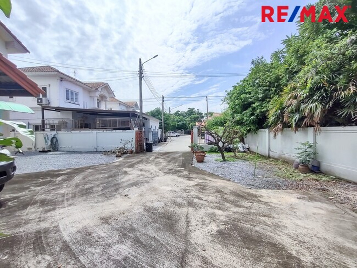 For SaleHousePathum Thani,Rangsit, Thammasat : 2-story detached house, Pruksa Village 2, Rangsit, Khlong 7, next to Lotus, corner house, ready to move in.
