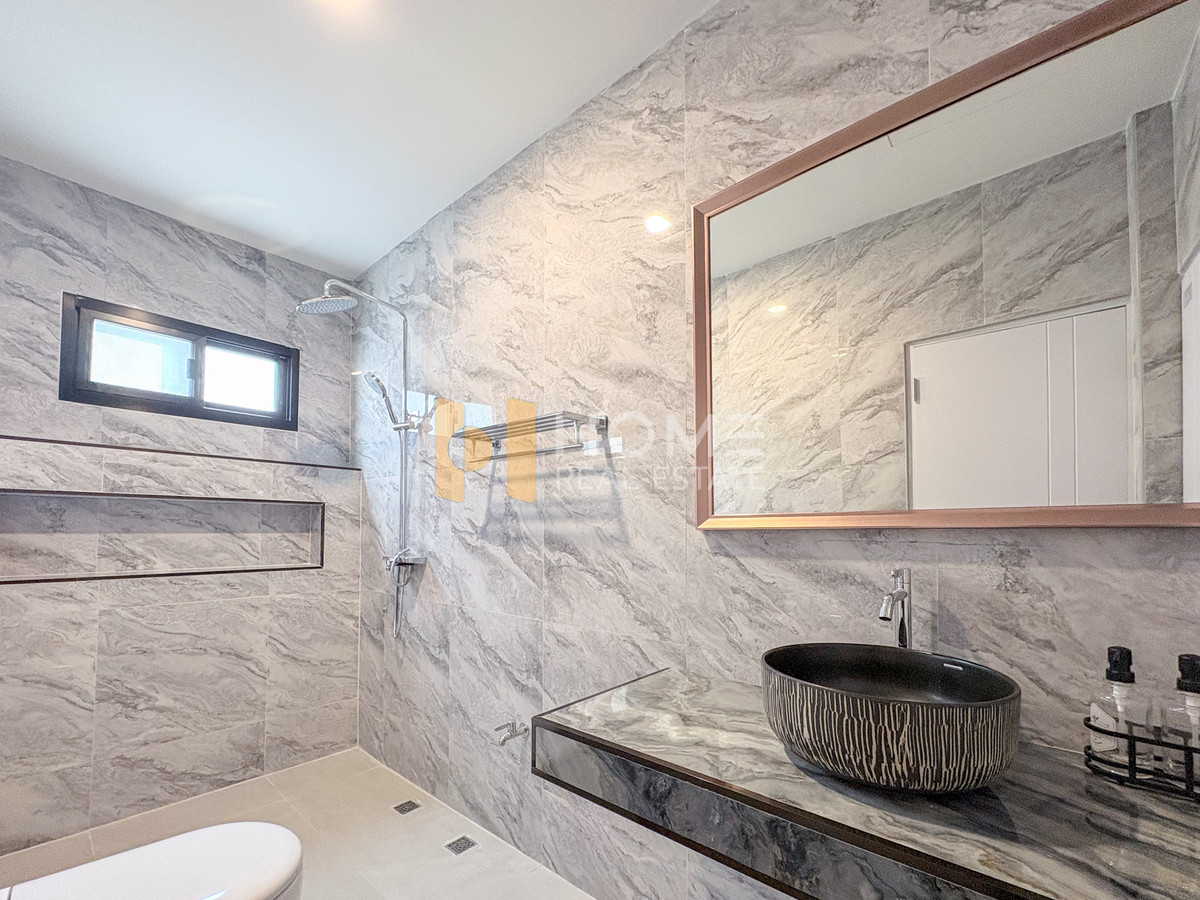 ขายบ้านลาดพร้าว เซ็นทรัลลาดพร้าว : บ้านเดี่ยวพร้อมที่ดิน นาคนิวาส 48 / 5 ห้องนอน (ขาย), Single house with land Nakniwat 48 / 5 Bedrooms (FOR SALE) TPM330