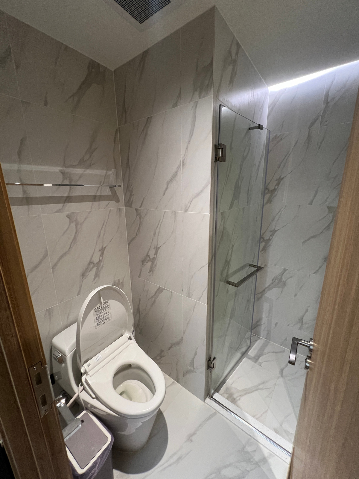 For SaleCondoSukhumvit, Asoke, Thonglor : Luxury condo for sale, room divided into proportions, with bathtub, Thonglor area