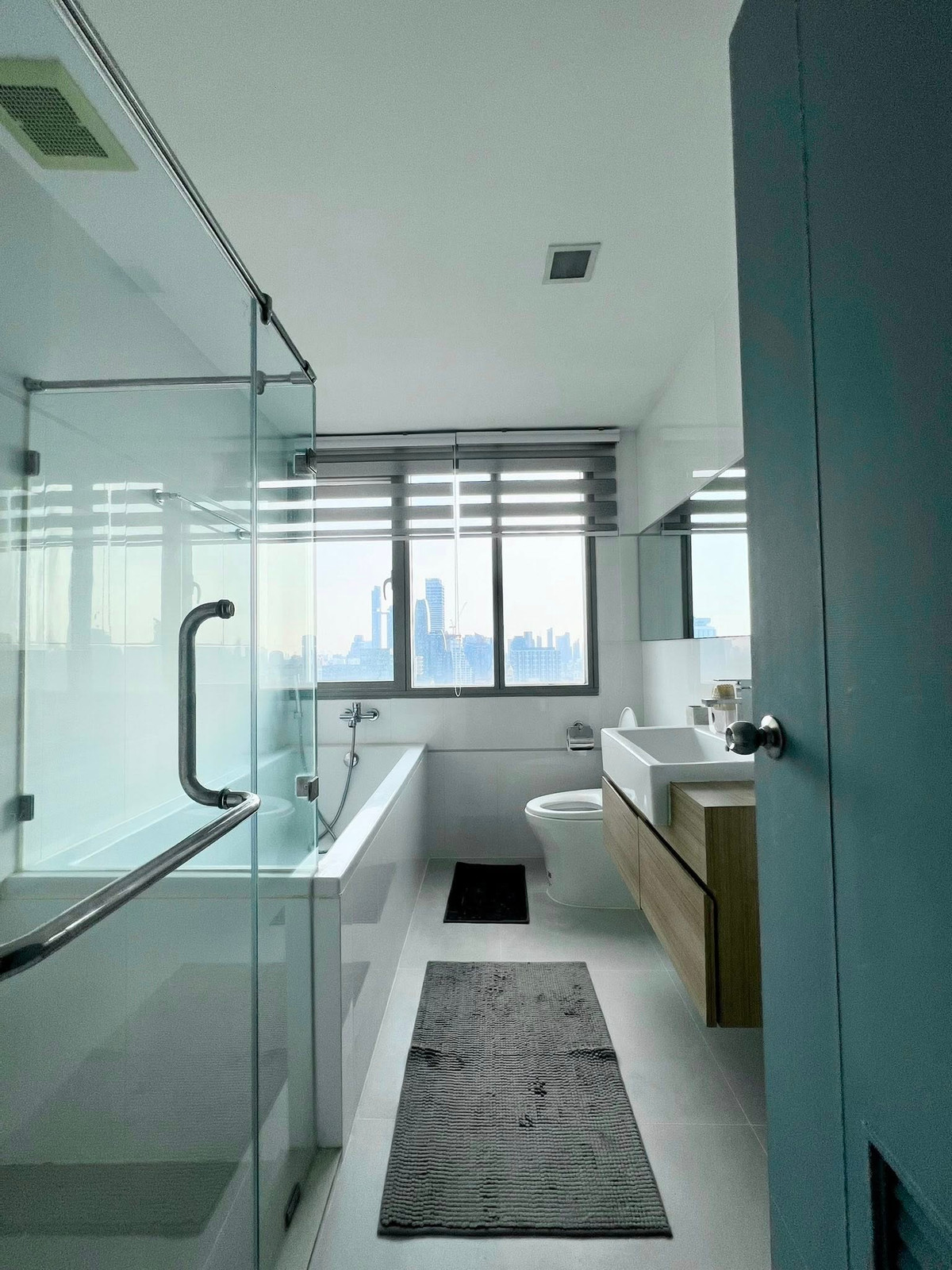 ขายคอนโดพระราม 9 เพชรบุรีตัดใหม่ RCA : ขายคอนโด Thru Thonglor ขายพร้อมผู้เช่า ทำเลใกล้ทองหล่อ เดินทางสะดวก Yield จริง 6–7%