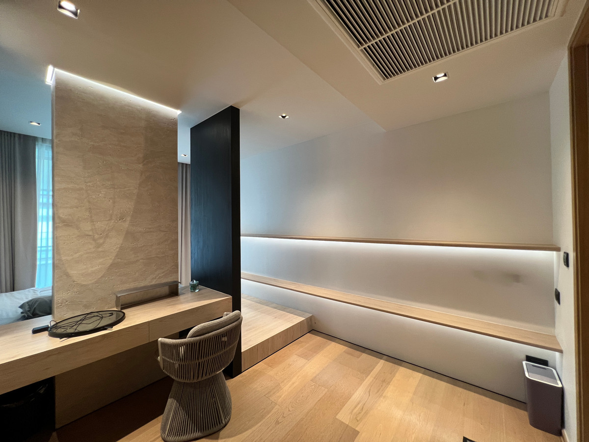 For SaleCondoSukhumvit, Asoke, Thonglor : Luxury condo for sale, room divided into proportions, with bathtub, Thonglor area