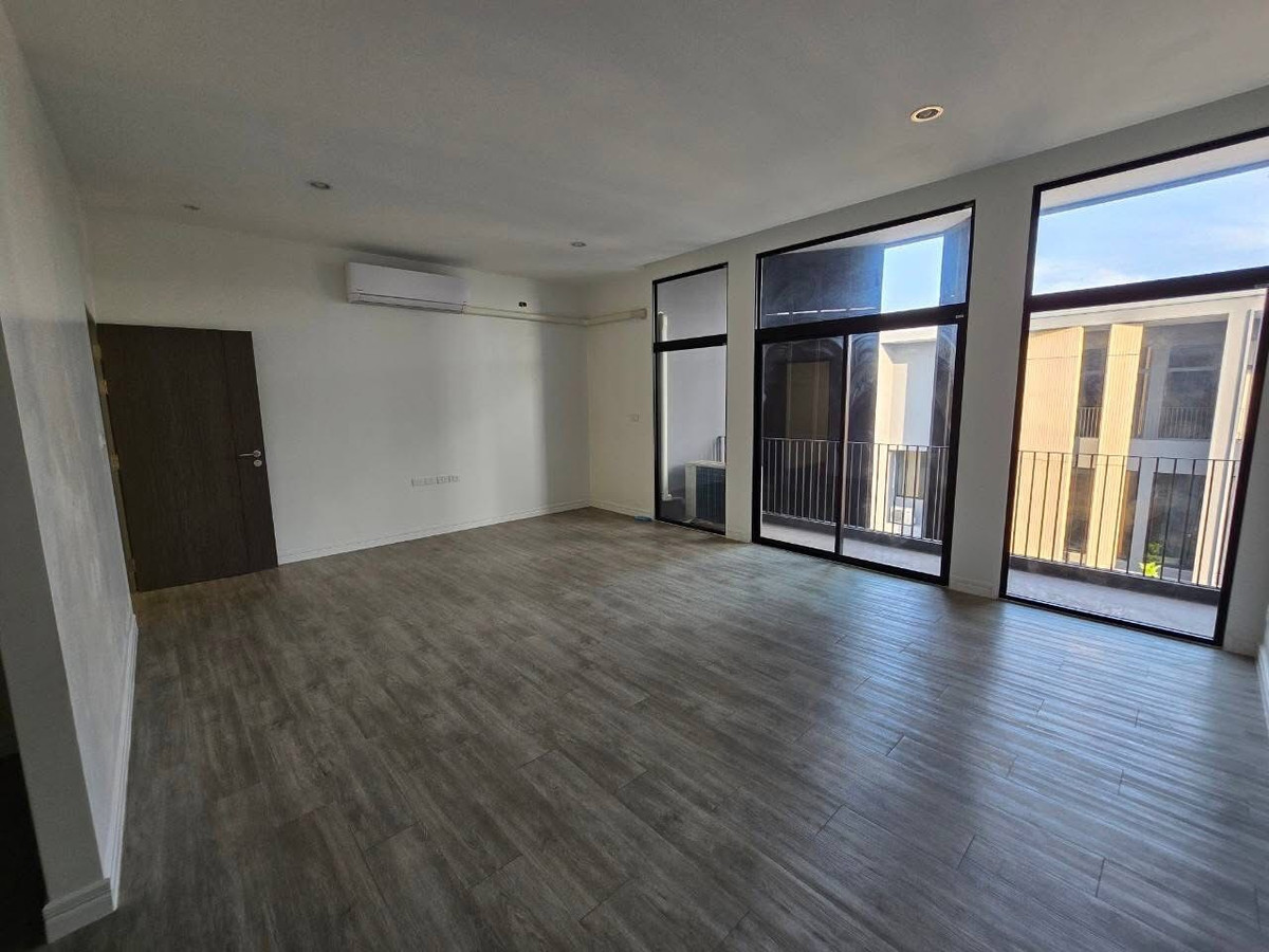 ให้เช่าบ้านปิ่นเกล้า จรัญสนิทวงศ์ : ทาวน์โฮม พรีเมี่ยม โถงสูง6.5เมตร 3ห้องนอน 4ห้องน้ำ ถนนปลายบาง มีแค่ 69 หลังในโครงการเท่านั้น 