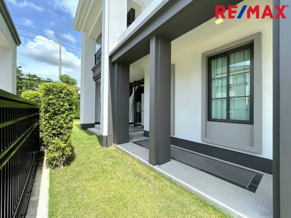 For SaleHousePathum Thani,Rangsit, Thammasat : Single house for sale, Setthasiri Project, Bangkok-Pathum Thani, special price, house age only 1 year.