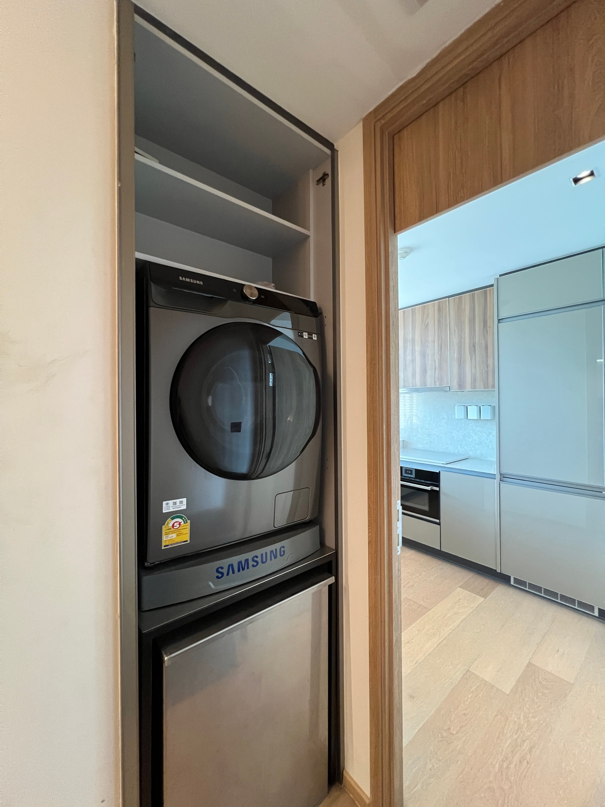 For RentCondoSukhumvit, Asoke, Thonglor : Luxury condo for rent, separated room with bathtub, Thonglor area