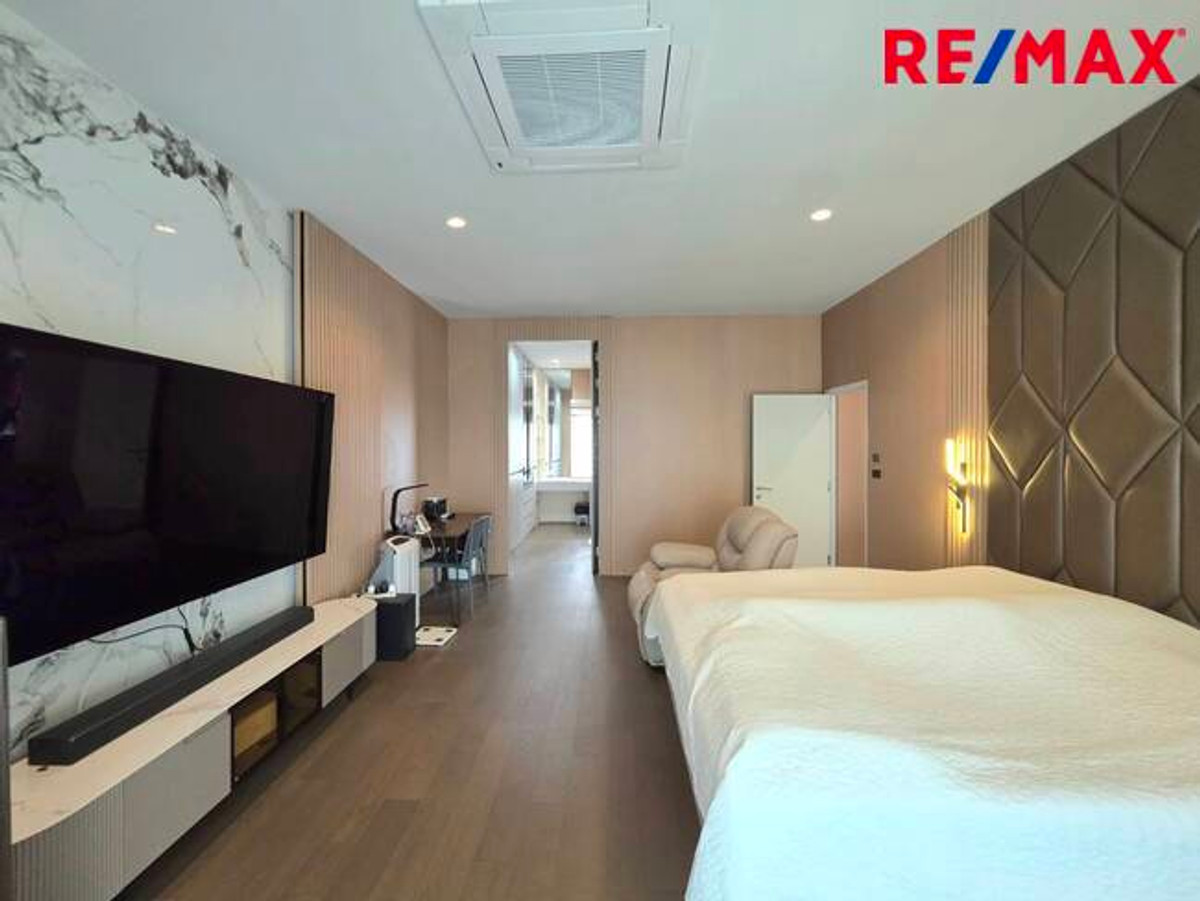 For SaleHousePathum Thani,Rangsit, Thammasat : Single house for sale, Setthasiri Project, Bangkok-Pathum Thani, special price, house age only 1 year.