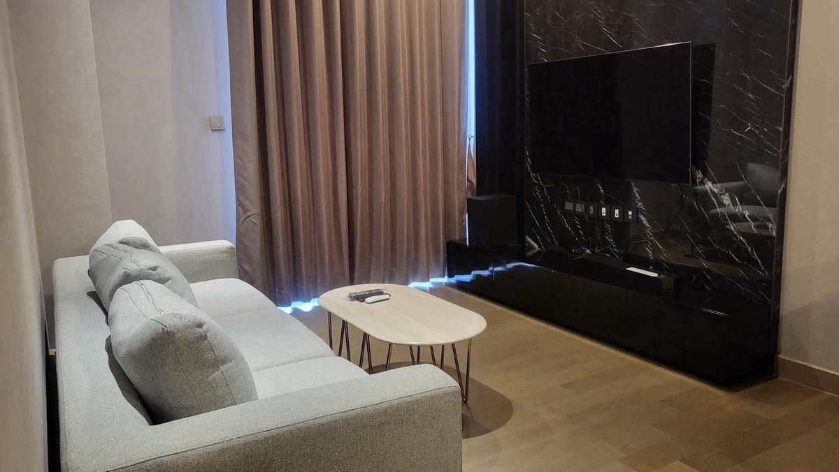 For RentCondoRama9, Petchburi, RCA : The Esse at Singha Complex. for rent 0816037454