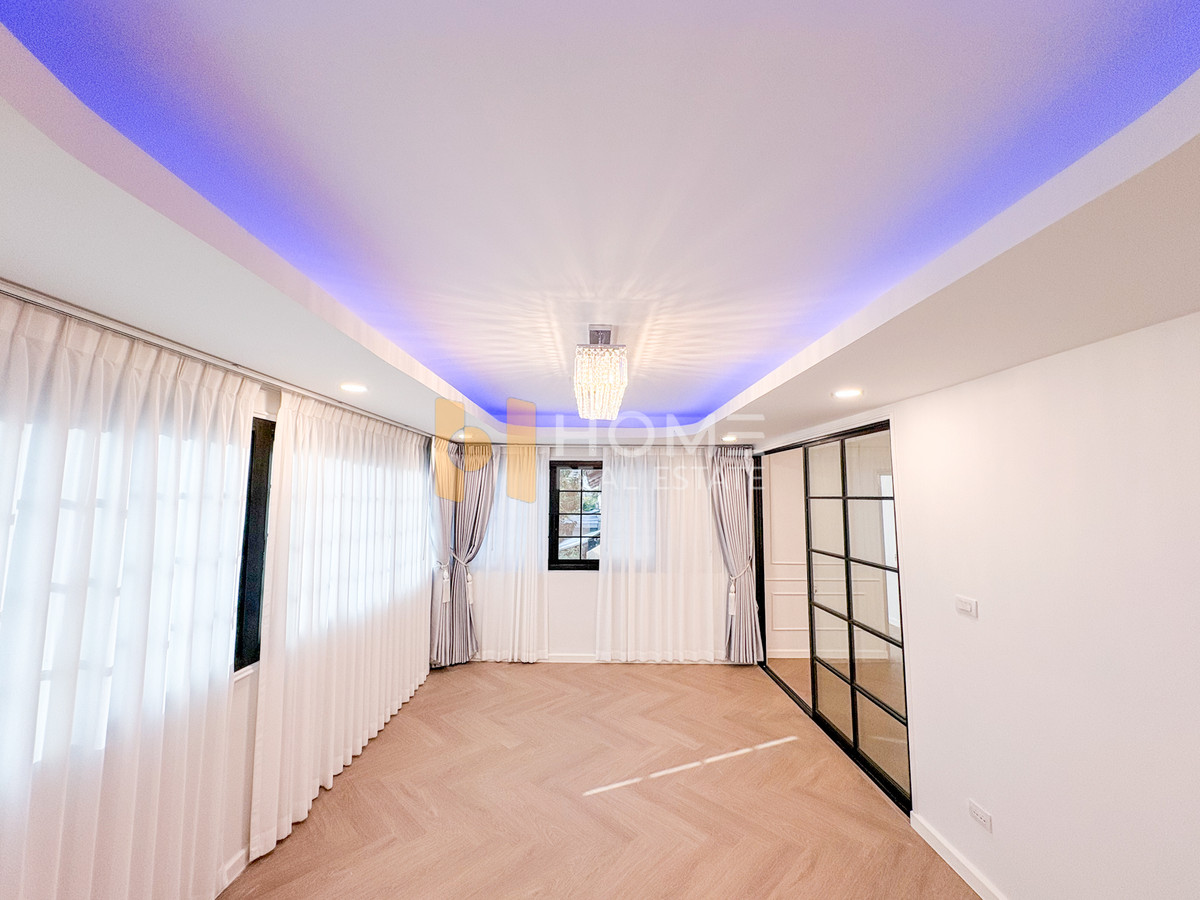 ขายบ้านลาดพร้าว เซ็นทรัลลาดพร้าว : บ้านเดี่ยวพร้อมที่ดิน นาคนิวาส 48 / 5 ห้องนอน (ขาย), Single house with land Nakniwat 48 / 5 Bedrooms (FOR SALE) TPM330