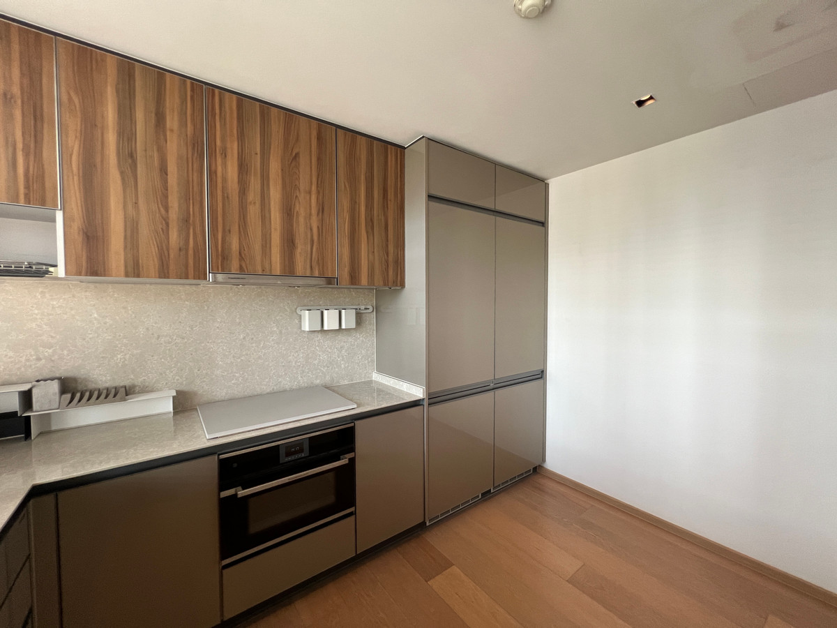 For RentCondoSukhumvit, Asoke, Thonglor : Luxury condo for rent, separated room with bathtub, Thonglor area