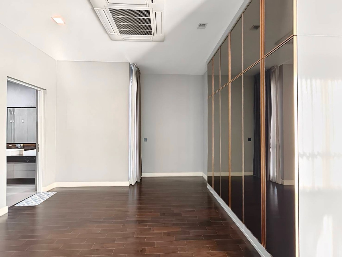 For RentHousePattanakan, Srinakarin : Luxury house for rent, Phatthanakan, 5 minutes near Thonglor.