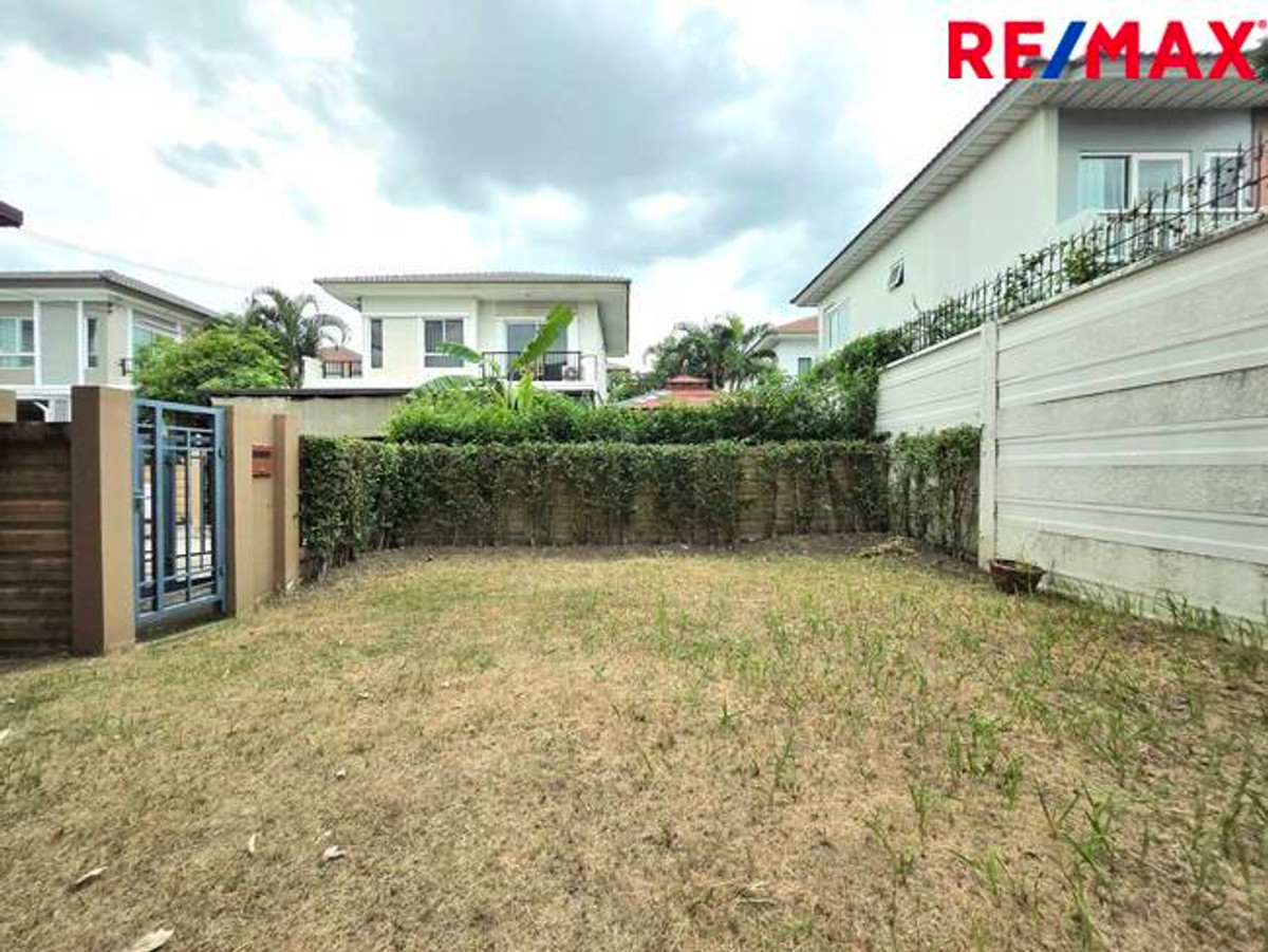 For SaleHousePathum Thani,Rangsit, Thammasat : Single house, Passorn Prestige Rangsit, Khlong 2, near Future Park Rangsit. Next to the main road Rangsit-Nakhon Nayok (not entering the alley)