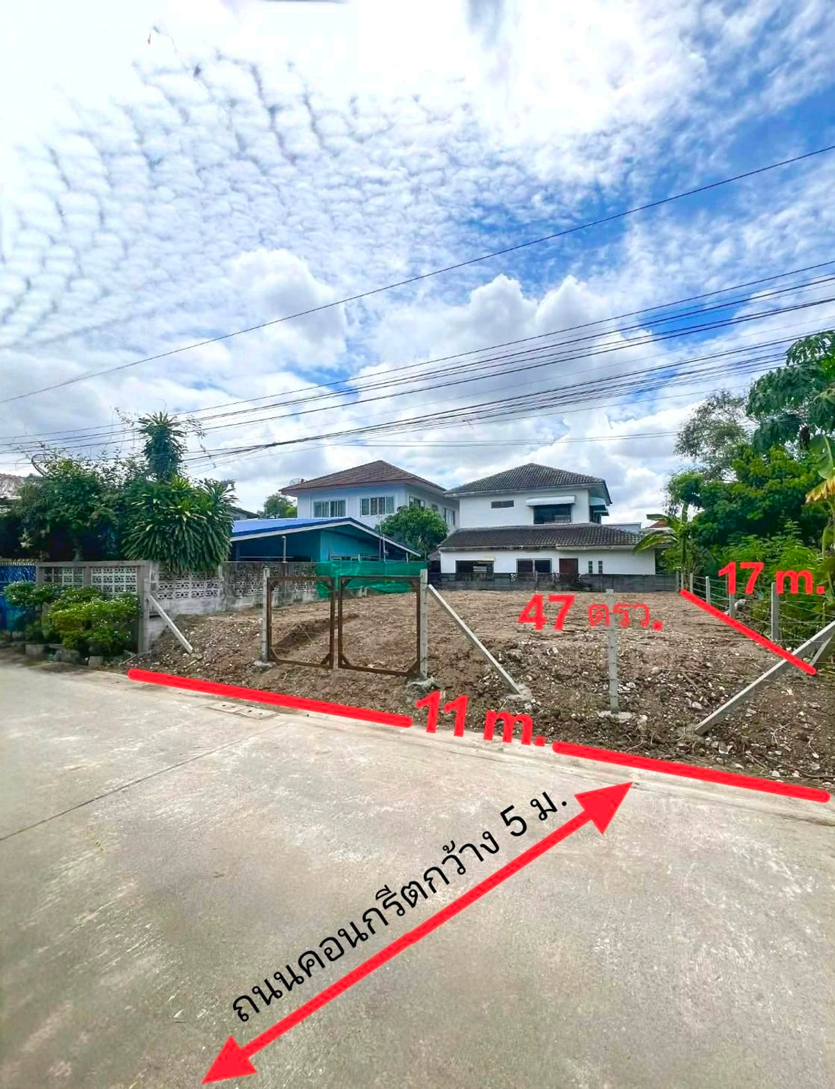 For SaleLandChokchai 4, Ladprao 71, Ladprao 48, : Beautiful land for sale, already filled, 47 sq m, Niamklam Village, Prasertmanukit Road 29, Intersection 8 (Ramindra 14), only 3 km from Ramintra Road, only 10 minutes from the BTS, very suitable for building a house.