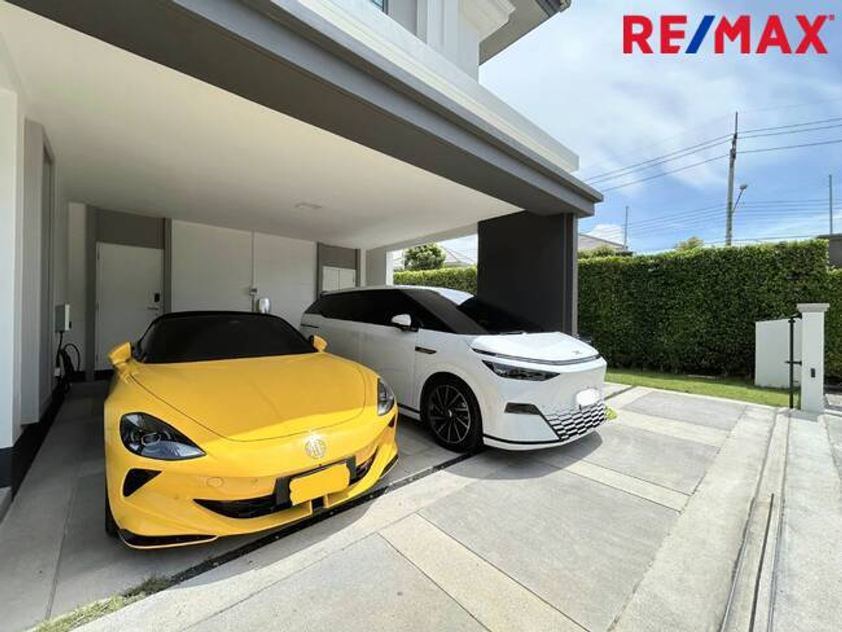 For SaleHousePathum Thani,Rangsit, Thammasat : Single house for sale, Setthasiri Project, Bangkok-Pathum Thani, special price, house age only 1 year.