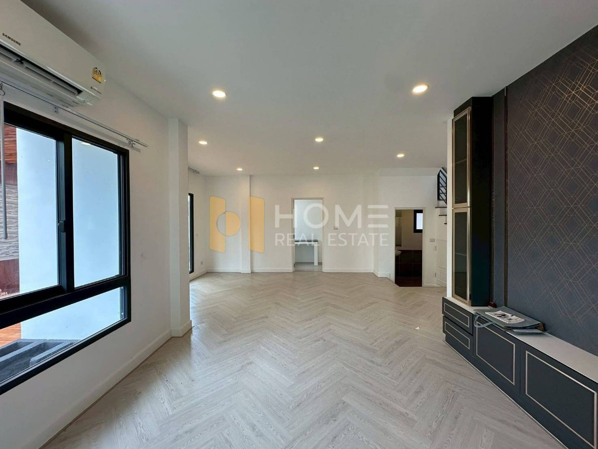 ขายบ้านพระราม 5 ราชพฤกษ์ บางกรวย : ขายขาดทุนกว่า 1 ล้าน 🔥 เซนโทร ชัยพฤกษ์ - แจ้งวัฒนะ 2 / 4 ห้องนอน (ขาย), Centro Chaiyaphruek - Chaengwattana 2 / 4 Bedrooms (FOR SALE) AOM063