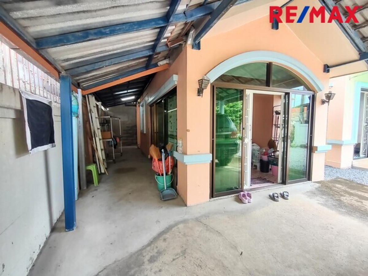 For SaleHousePathum Thani,Rangsit, Thammasat : 2-story detached house, Pruksa Village 2, Rangsit, Khlong 7, next to Lotus, corner house, ready to move in.