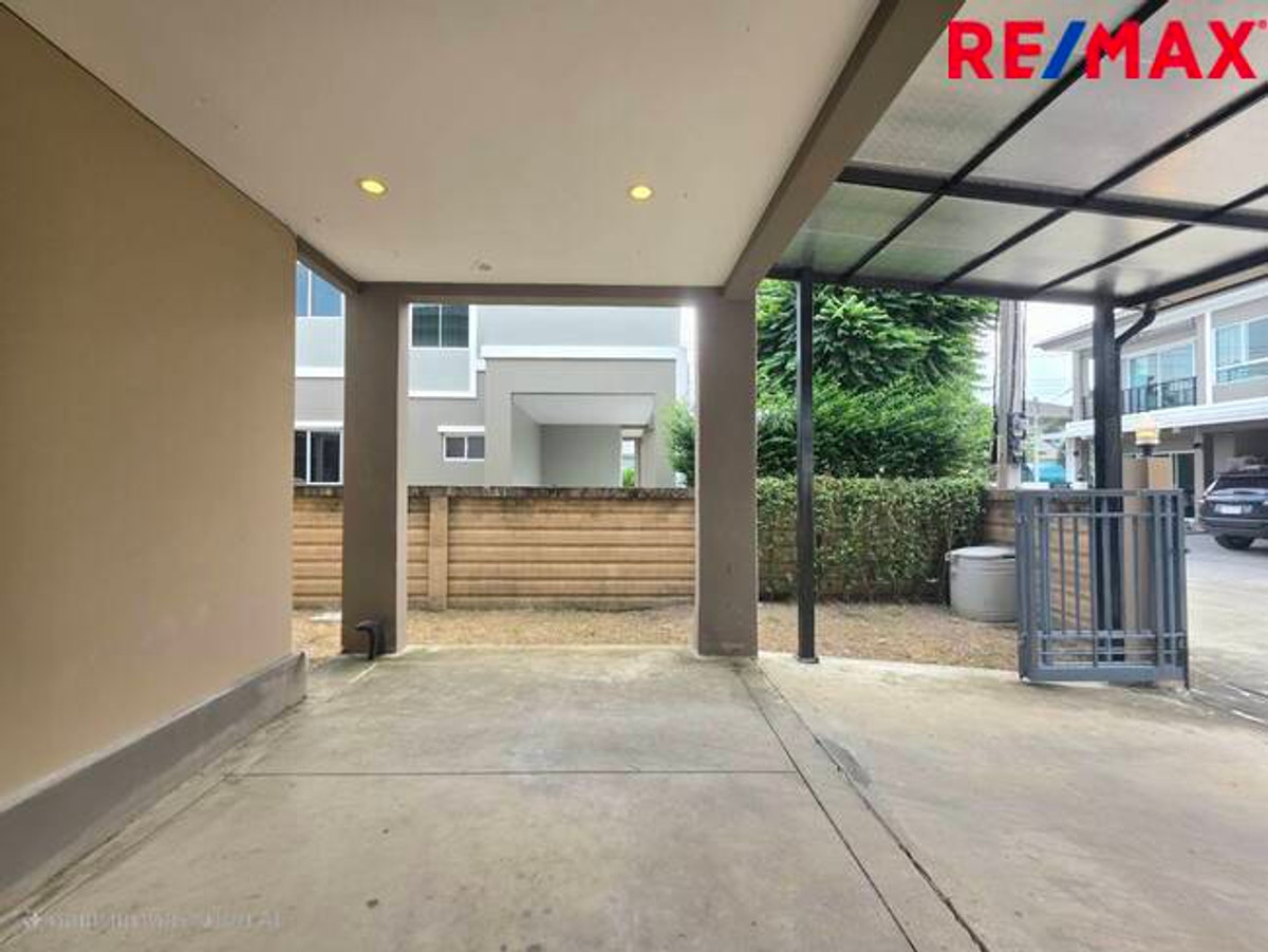 For SaleHousePathum Thani,Rangsit, Thammasat : Single house, Passorn Prestige Rangsit, Khlong 2, near Future Park Rangsit. Next to the main road Rangsit-Nakhon Nayok (not entering the alley)