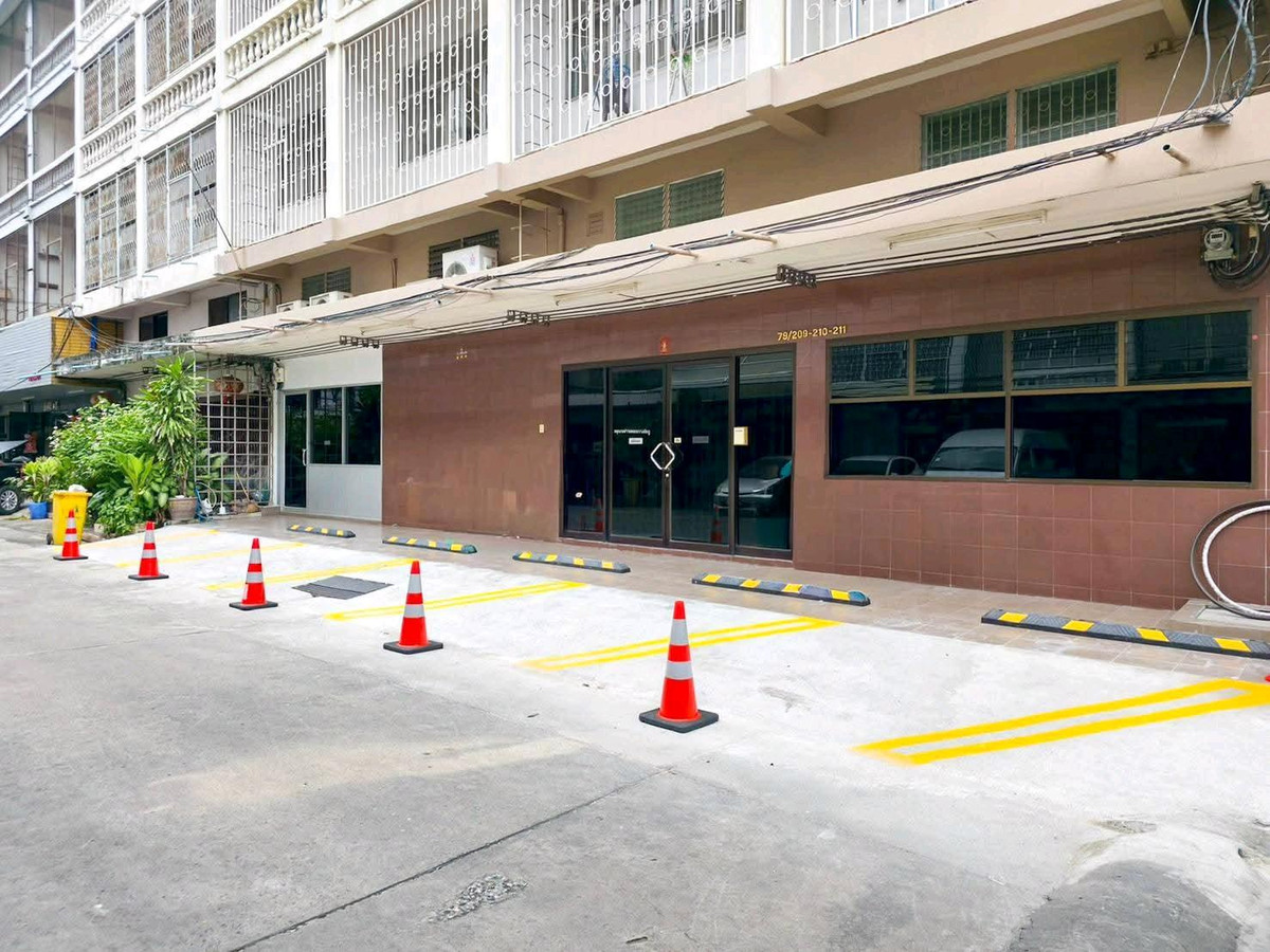 ให้เช่าโฮมออฟฟิศอ่อนนุช อุดมสุข : ให้เช่า Home office, office, หน้าร้าน มีที่จอดให้ 4-5 คัน ด้านหน้าตกแต่ง renovate ได้