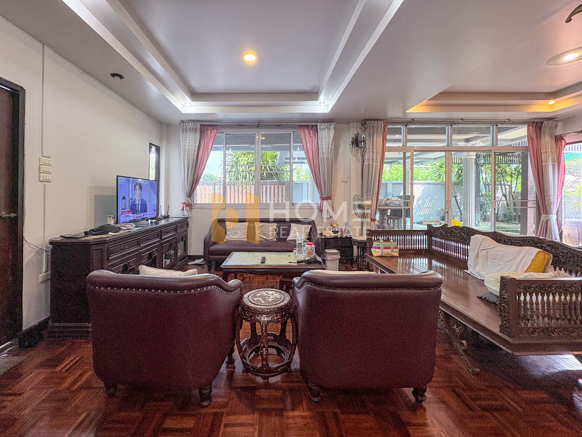 ขายบ้านเกษตรศาสตร์ รัชโยธิน : บ้าน 85 ตร.ว. ติด BTS เสนานิคม เพียง 11 นาที 🚆 บ้านเดี่ยว เสนานิคม 1 ซอย 24 แยก 11-2 / 5 ห้องนอน (ขาย), Detached House Senanikom 1 Soi 24 / 5 Bedrooms (FOR SALE) TPM331