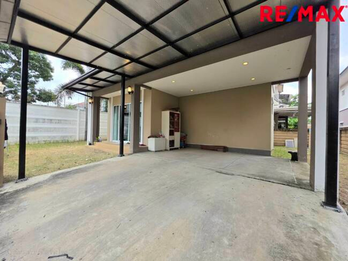 For SaleHousePathum Thani,Rangsit, Thammasat : Single house, Passorn Prestige Rangsit, Khlong 2, near Future Park Rangsit. Next to the main road Rangsit-Nakhon Nayok (not entering the alley)