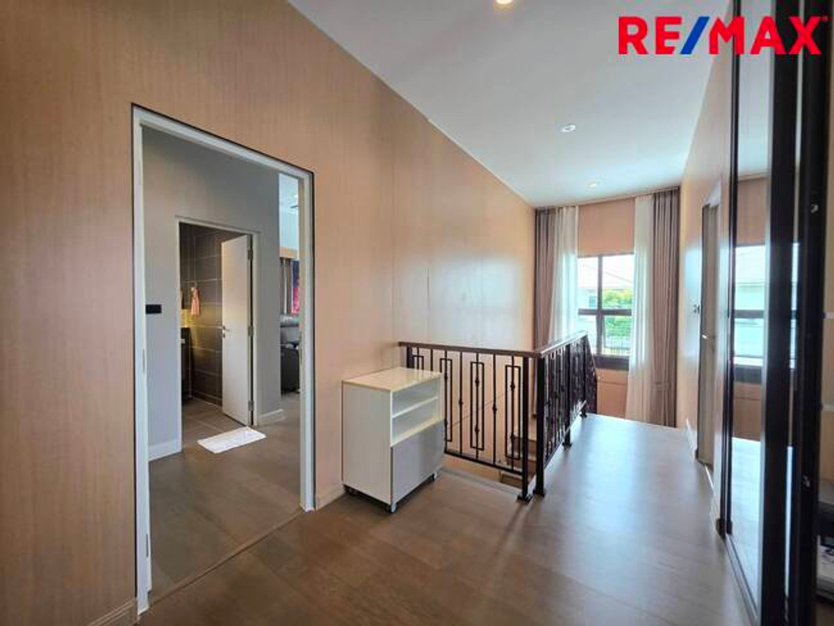 For SaleHousePathum Thani,Rangsit, Thammasat : Single house for sale, Setthasiri Project, Bangkok-Pathum Thani, special price, house age only 1 year.