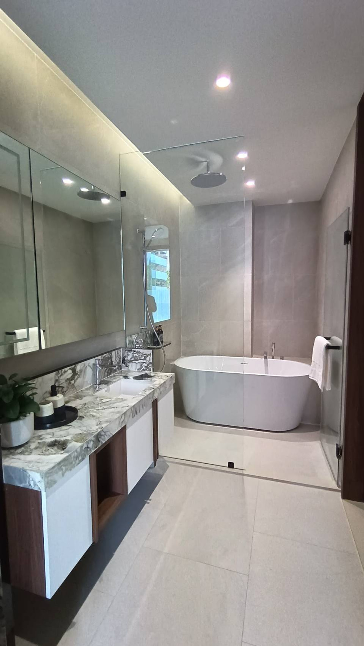 For SaleCondoSilom, Saladaeng, Bangrak : One Bed Plus at Romm Convent, a sold-out layout offered at an exceptional price ✨Romm Convent✨1 beds 1 baths, Size 60.21 sqm., near BTS / MRT Saladaeng (0.5 km) Tel.0982645161 