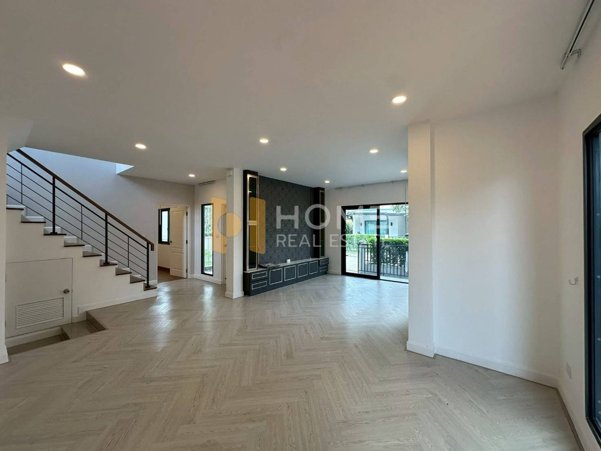 ขายบ้านพระราม 5 ราชพฤกษ์ บางกรวย : ขายขาดทุนกว่า 1 ล้าน 🔥 เซนโทร ชัยพฤกษ์ - แจ้งวัฒนะ 2 / 4 ห้องนอน (ขาย), Centro Chaiyaphruek - Chaengwattana 2 / 4 Bedrooms (FOR SALE) AOM063