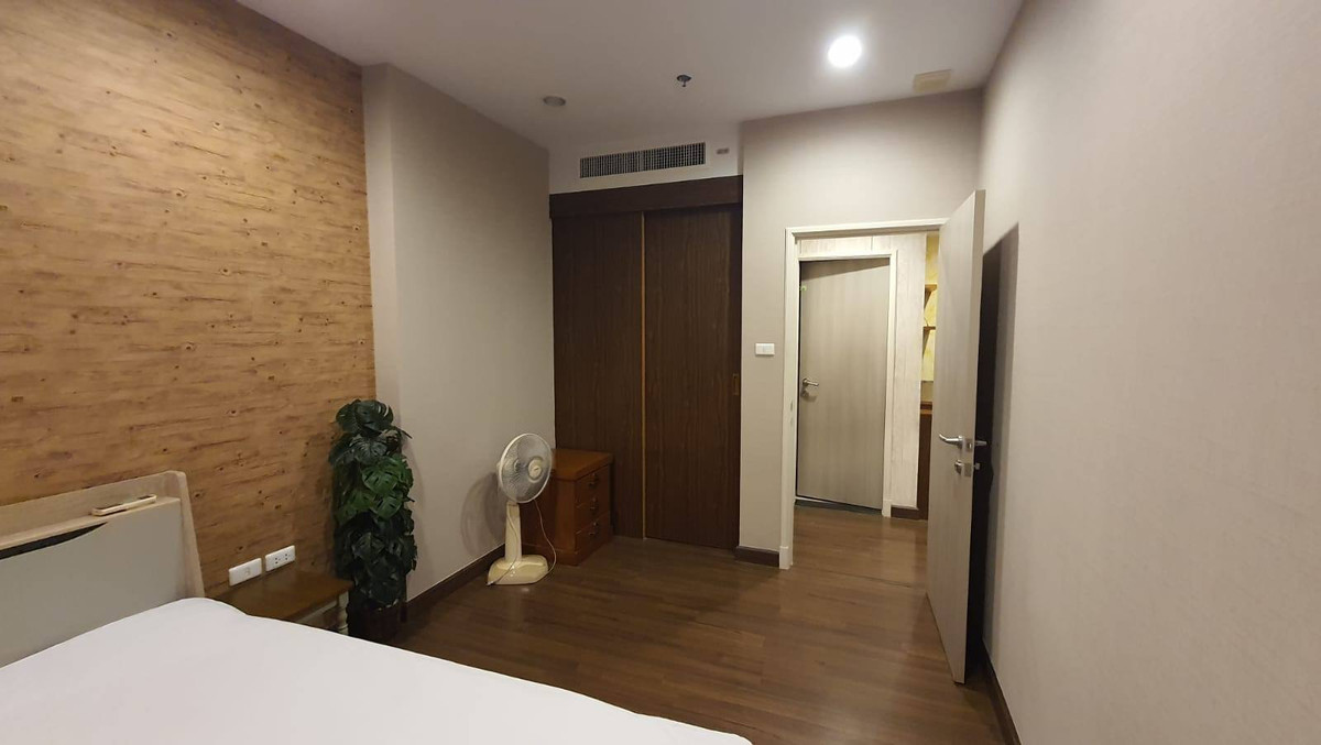 ขายคอนโดสาทร นราธิวาส : Supalai Lite Sathorn - Charoenrat / 1 Bedroom (SALE WITH TENENT), ศุภาลัย ไลท์ สาทร - เจริญราษฎร์ / 1 ห้องนอน (ขายพร้อมผู้เช่า) LD052