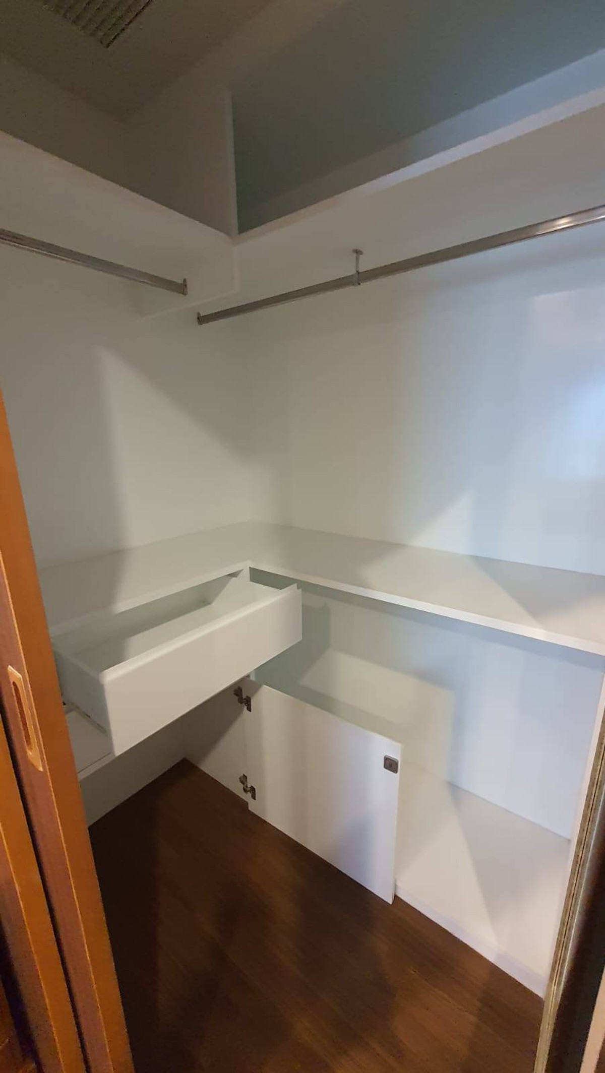 ขายคอนโดสาทร นราธิวาส : Supalai Lite Sathorn - Charoenrat / 1 Bedroom (SALE WITH TENENT), ศุภาลัย ไลท์ สาทร - เจริญราษฎร์ / 1 ห้องนอน (ขายพร้อมผู้เช่า) LD052