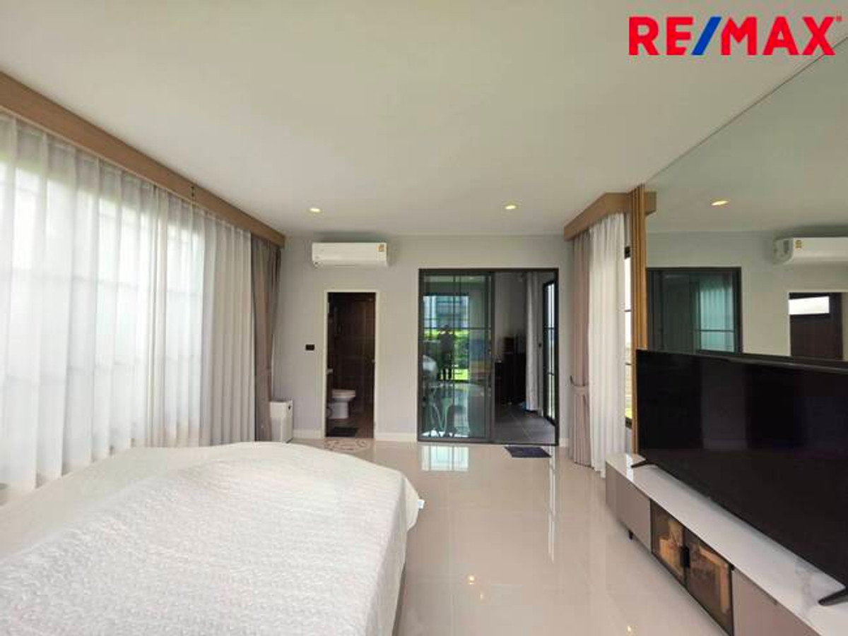 For SaleHousePathum Thani,Rangsit, Thammasat : Single house for sale, Setthasiri Project, Bangkok-Pathum Thani, special price, house age only 1 year.