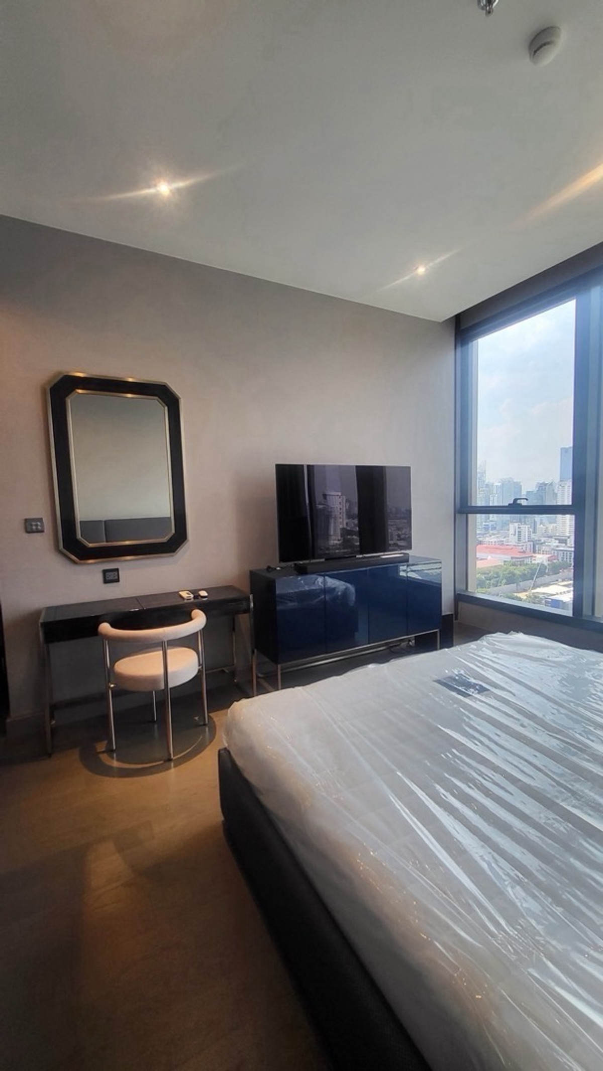 ให้เช่าคอนโดพระราม 9 เพชรบุรีตัดใหม่ RCA : The Esse at Singha Complex. for rent 0816037454
