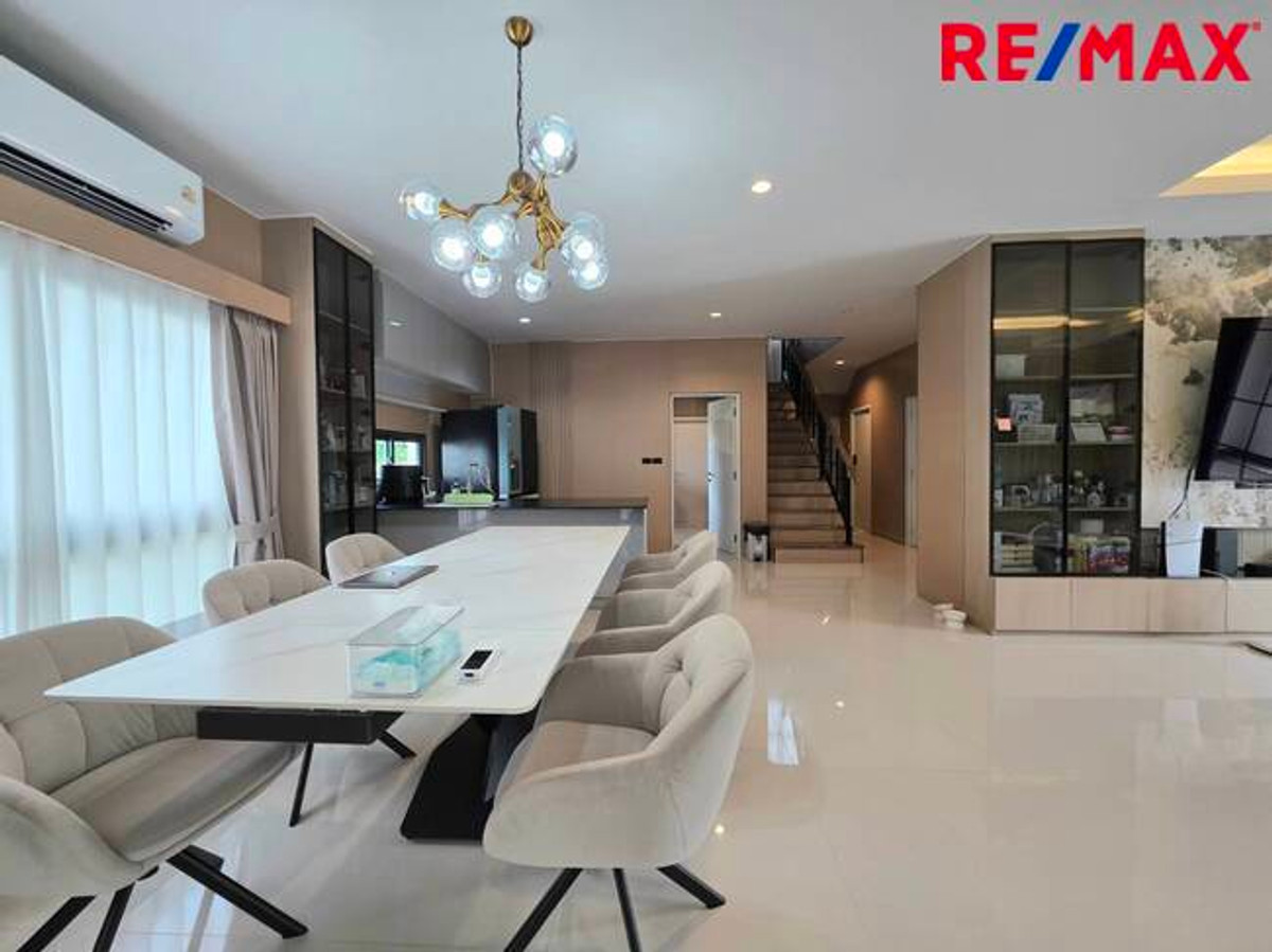 For SaleHousePathum Thani,Rangsit, Thammasat : Single house for sale, Setthasiri Project, Bangkok-Pathum Thani, special price, house age only 1 year.