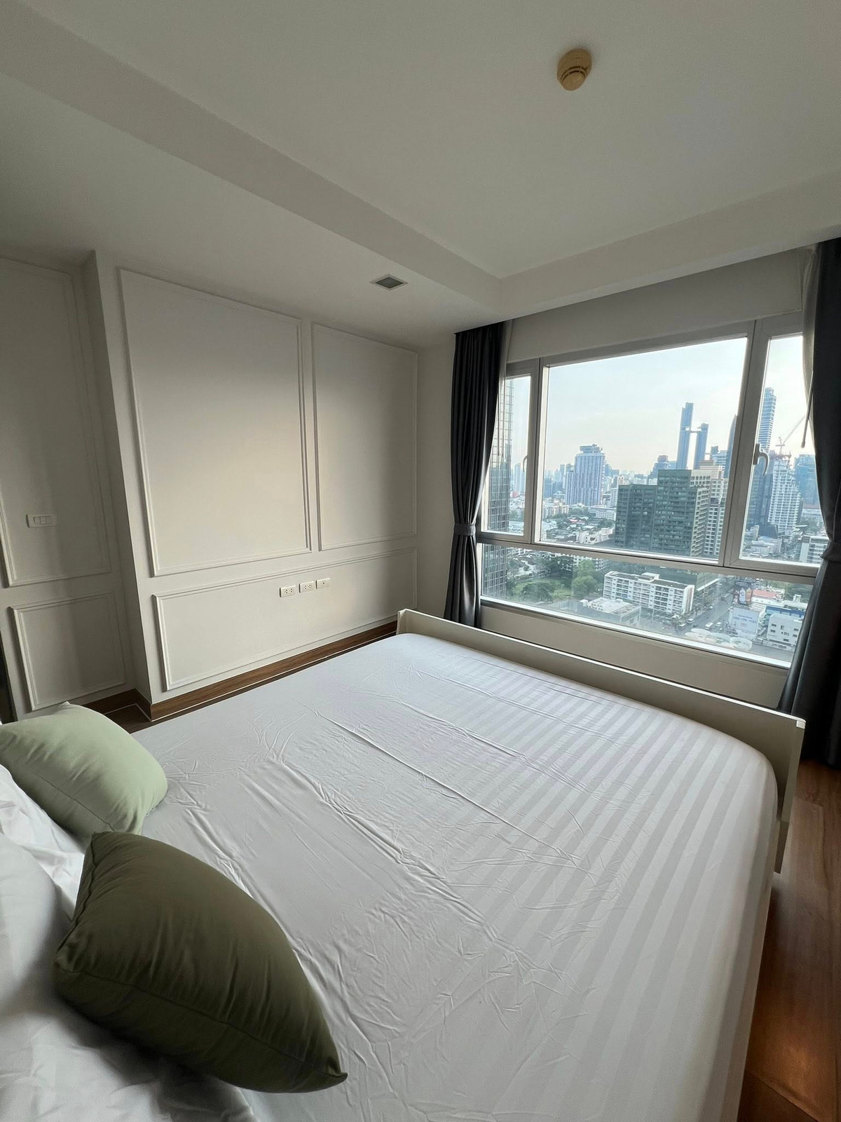 ขายคอนโดพระราม 9 เพชรบุรีตัดใหม่ RCA : ขายคอนโด Thru Thonglor ขายพร้อมผู้เช่า ทำเลใกล้ทองหล่อ เดินทางสะดวก Yield จริง 6–7%