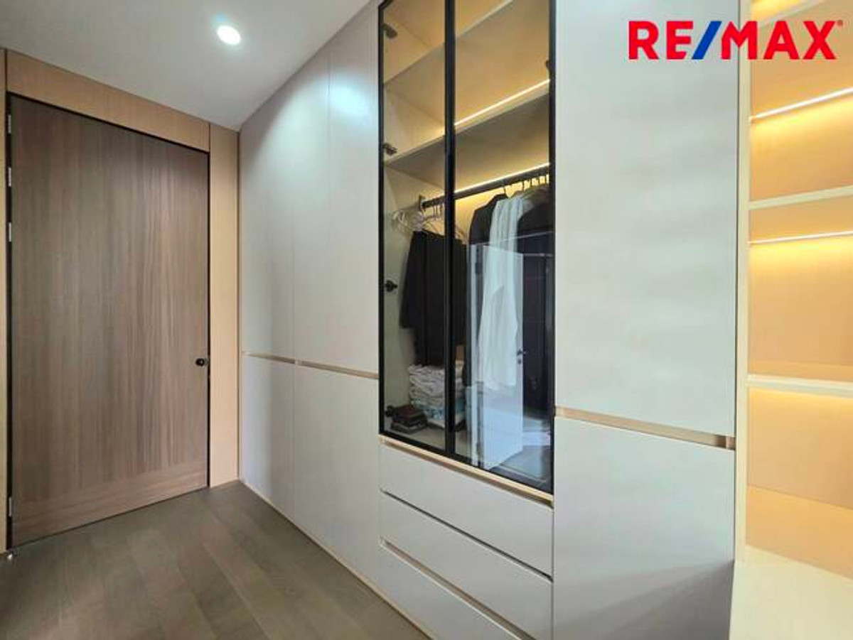 For SaleHousePathum Thani,Rangsit, Thammasat : Single house for sale, Setthasiri Project, Bangkok-Pathum Thani, special price, house age only 1 year.