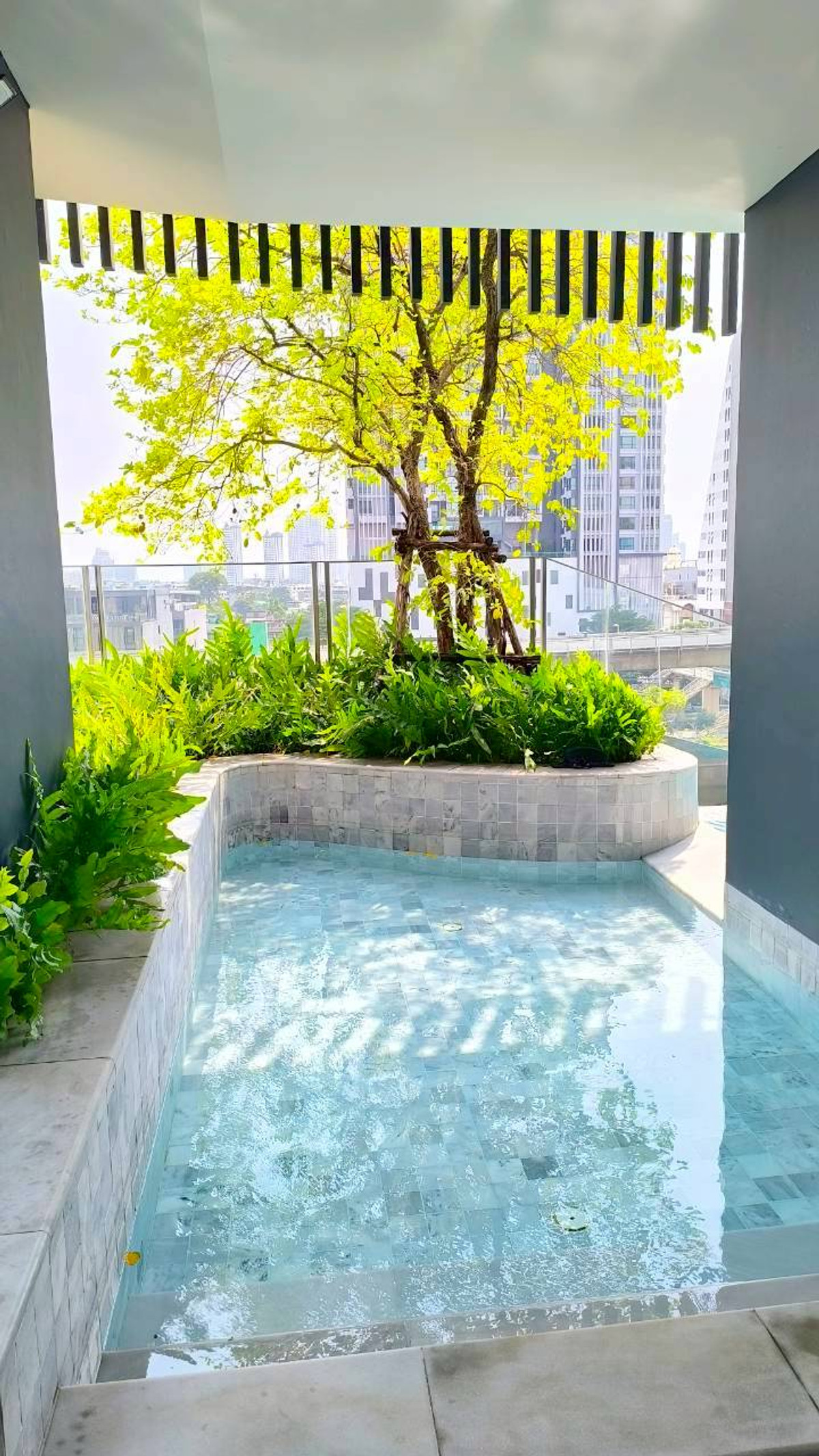 For SaleCondoWongwianyai, Charoennakor : IDEO Sathorn Wongwian Yai, Condo for sale near BTS Wongwian Yai, near BTS Krung Thonburi, near ICONSIAM. Condo for sale, Ideo Sathorn Wongwian Yai, room 1 Bed, 22nd floor, price lower than Land Department appraisal.