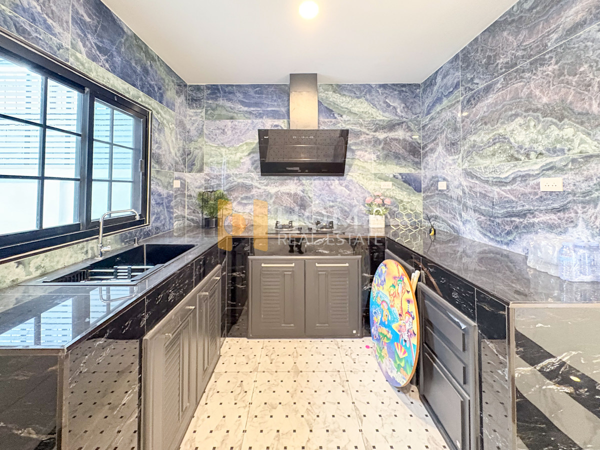 ขายบ้านลาดพร้าว เซ็นทรัลลาดพร้าว : บ้านเดี่ยวพร้อมที่ดิน นาคนิวาส 48 / 5 ห้องนอน (ขาย), Single house with land Nakniwat 48 / 5 Bedrooms (FOR SALE) TPM330