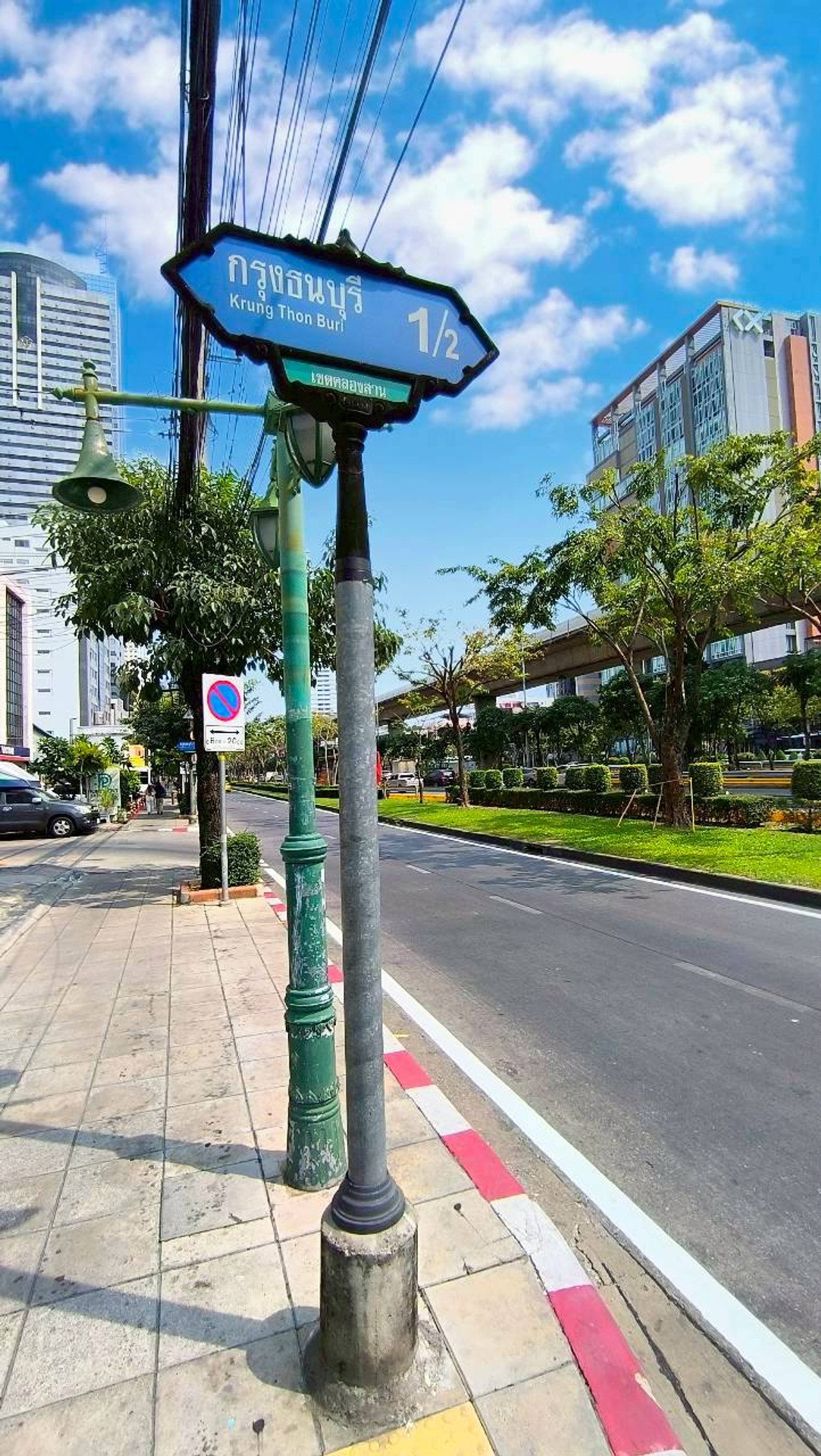 For SaleCondoWongwianyai, Charoennakor : IDEO Sathorn Wongwian Yai, Condo for sale near BTS Wongwian Yai, near BTS Krung Thonburi, near ICONSIAM. Condo for sale, Ideo Sathorn Wongwian Yai, room 1 Bed, 22nd floor, price lower than Land Department appraisal.