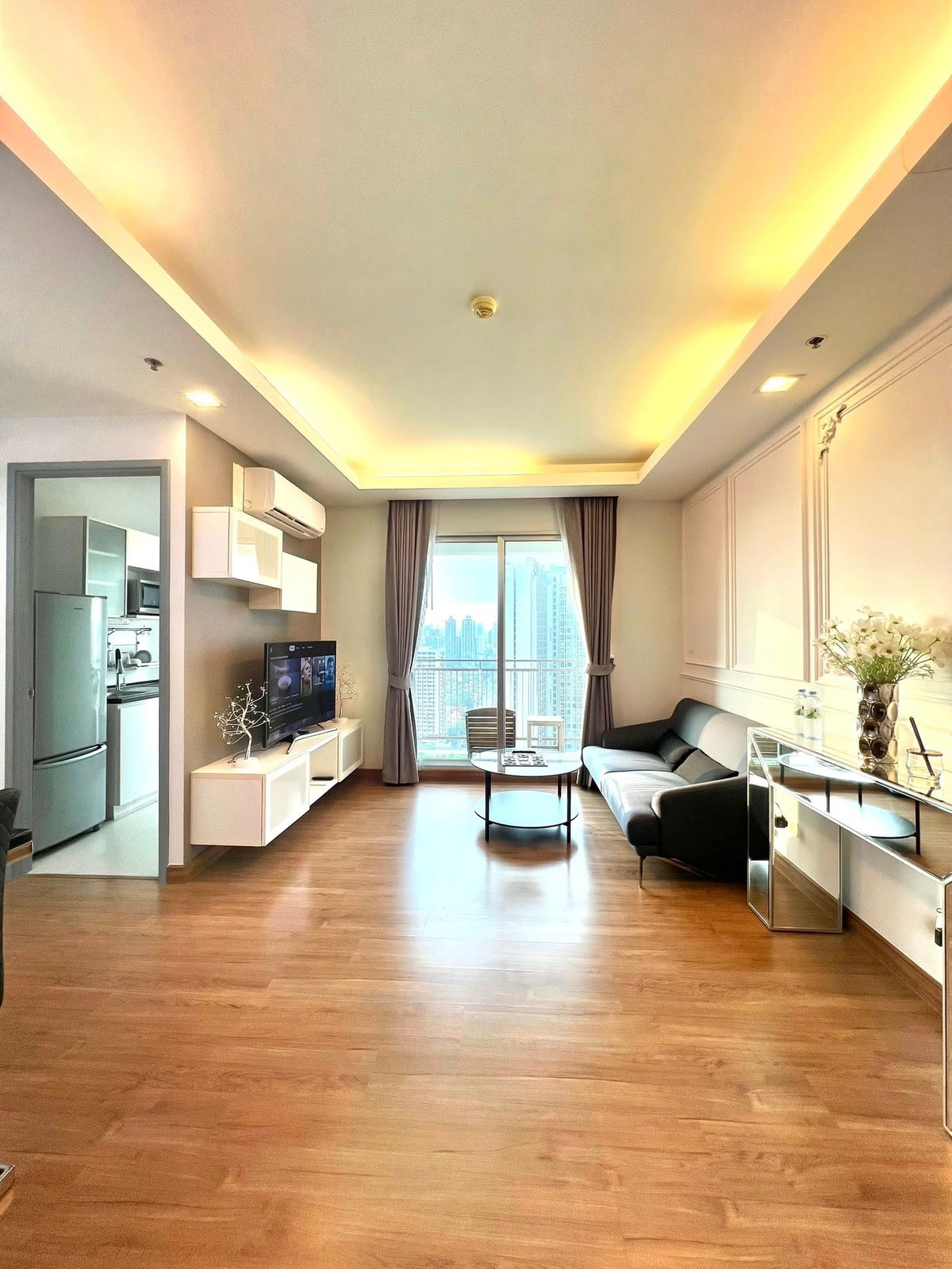 For SaleCondoRama9, Petchburi, RCA : Condo for sale Thru Thonglor, sold with tenant. Location near Thonglor, convenient travel, real yield 6–7%.