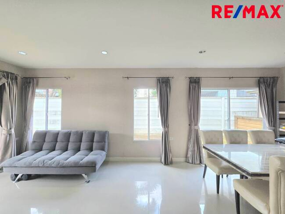 For SaleHousePathum Thani,Rangsit, Thammasat : Single house, Passorn Prestige Rangsit, Khlong 2, near Future Park Rangsit. Next to the main road Rangsit-Nakhon Nayok (not entering the alley)