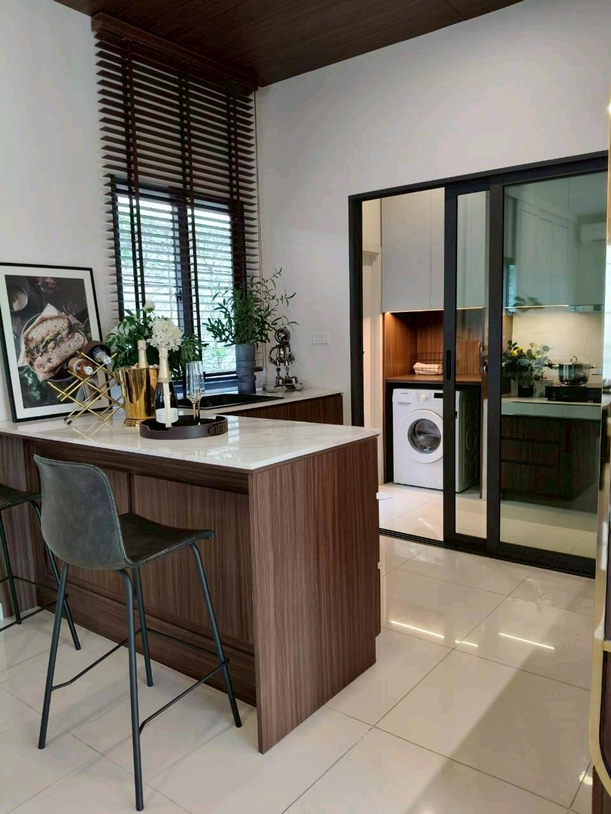 For SaleSamut Prakan,Samrong : The house is decorated and ready to move in. Semi-detached house, detached house function Grand Britannia Bangna-Suvarnabhumi