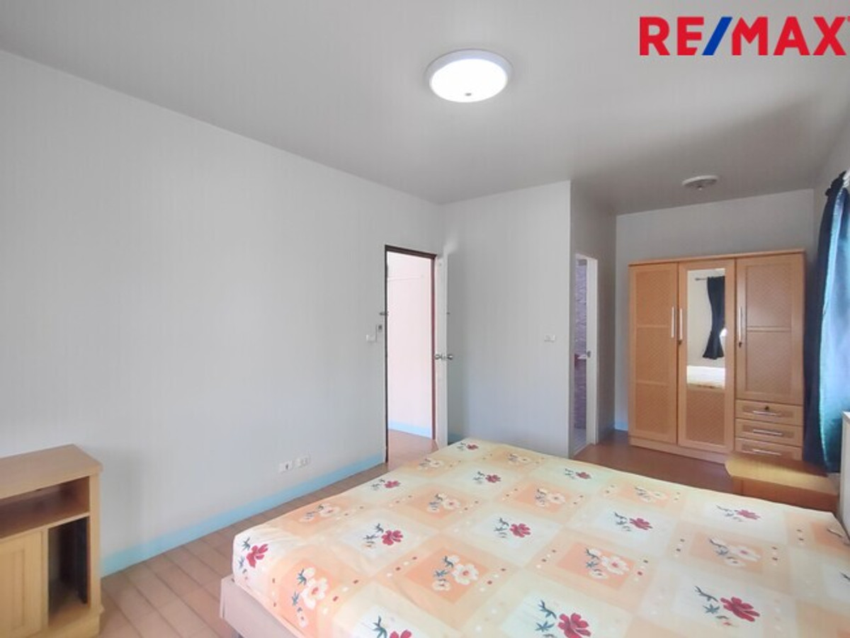 For SaleHousePathum Thani,Rangsit, Thammasat : 2-story detached house, Pruksa Village 2, Rangsit, Khlong 7, next to Lotus, corner house, ready to move in.