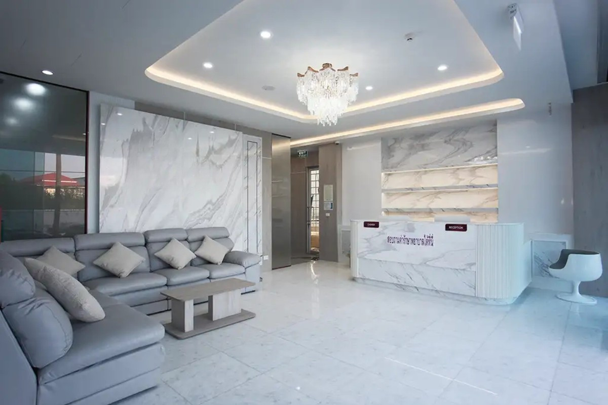 For RentShop HouseChaengwatana, Muangthong : 🔥 Luxury Clinic business for rent, 7 floors – Muang Thong Thani area (Bond Street Road) 100% condition, ready for immediate management.