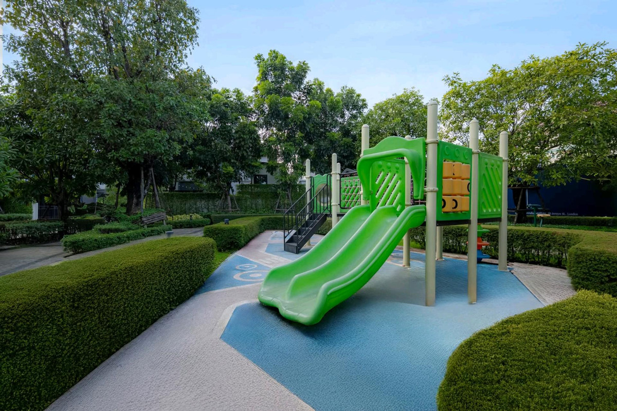 For SaleSamut Prakan,Samrong : The house is decorated and ready to move in. Semi-detached house, detached house function Grand Britannia Bangna-Suvarnabhumi