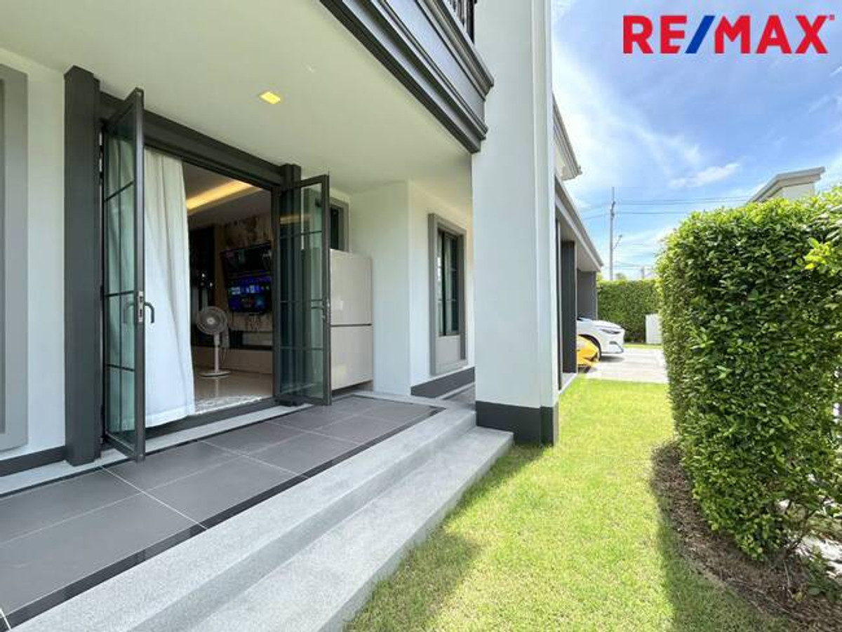 For SaleHousePathum Thani,Rangsit, Thammasat : Single house for sale, Setthasiri Project, Bangkok-Pathum Thani, special price, house age only 1 year.