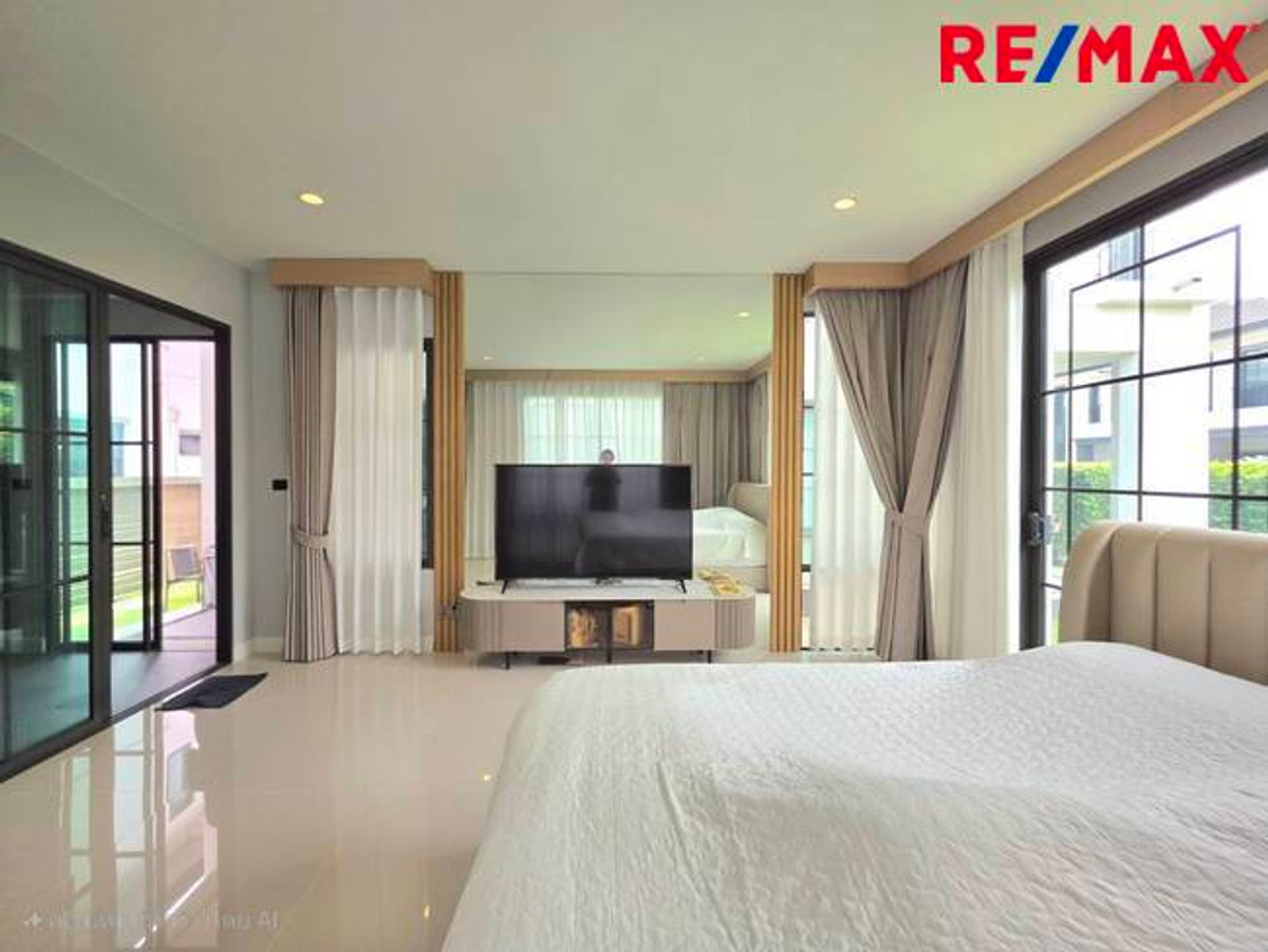 For SaleHousePathum Thani,Rangsit, Thammasat : Single house for sale, Setthasiri Project, Bangkok-Pathum Thani, special price, house age only 1 year.