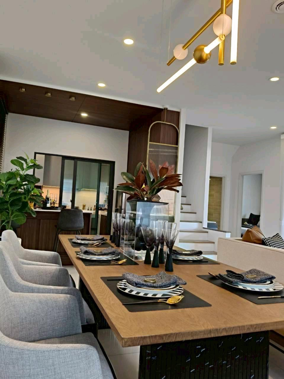 For SaleSamut Prakan,Samrong : The house is decorated and ready to move in. Semi-detached house, detached house function Grand Britannia Bangna-Suvarnabhumi